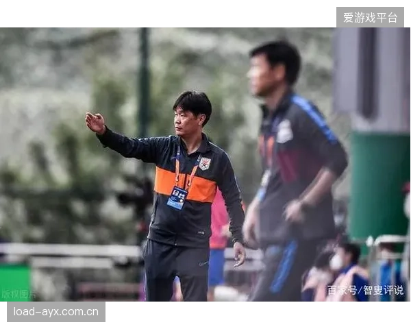 提前抵达赛区进行适应性训练，是抵消时差负面影响、激活球员身体状态的常规手段。